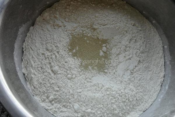 小刺猬豆包的做法图解1