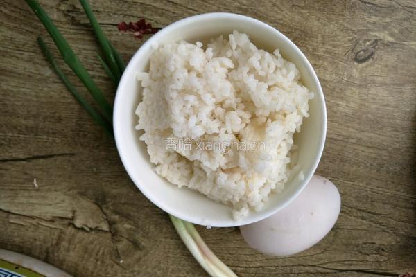 蛋炒饭的做法图解1