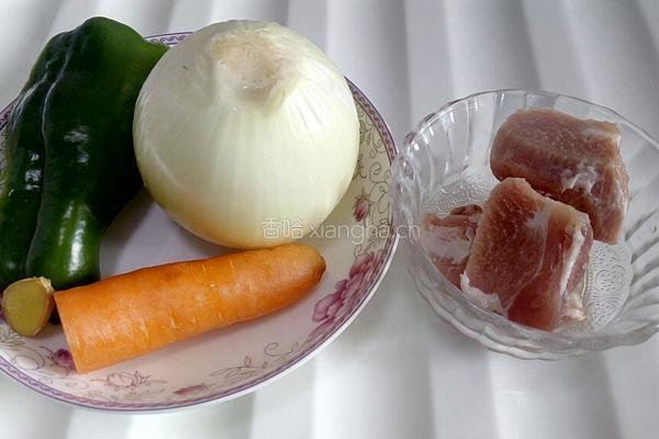 葱头炒肉的做法图解1