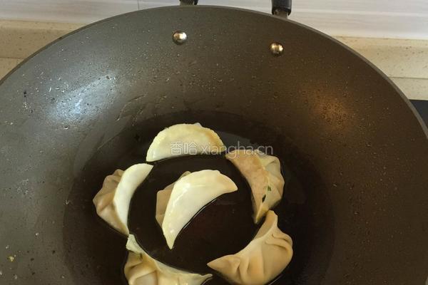 生煎韭菜荸荠饺子的做法图解2