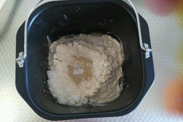 玉米油花环面包的做法图解3