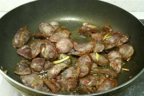 胡萝卜炒腊肠的做法图解5