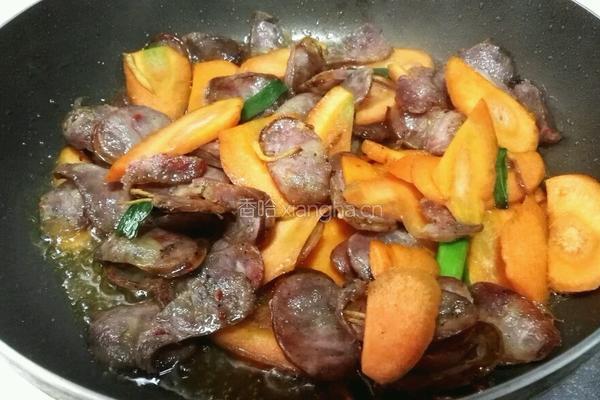 胡萝卜炒腊肠的做法图解6