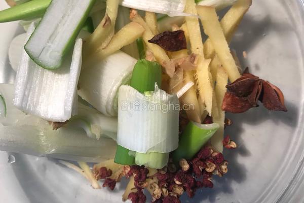 豆腐炖带鱼的做法图解1