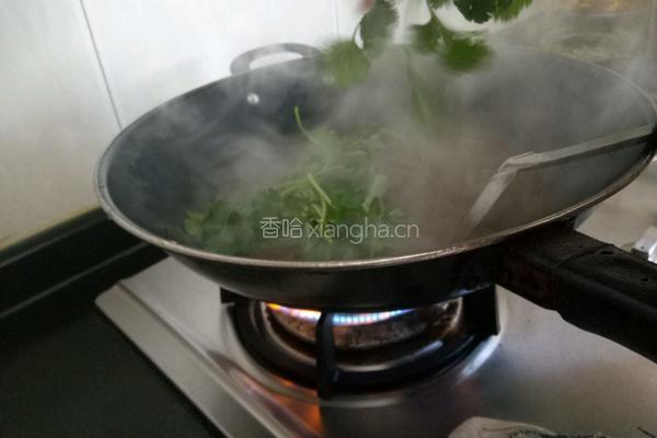 鲫鱼红烧香菜的做法图解12