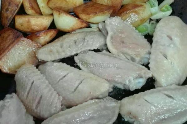 红腐乳焖土豆鸡翅中的做法图解15