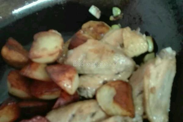 红腐乳焖土豆鸡翅中的做法图解16