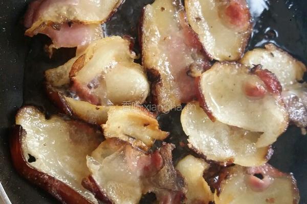 野藜蒿炒乡里腊肉的做法图解8