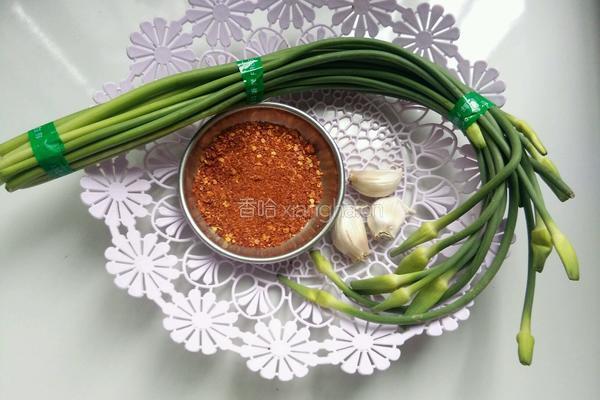 香辣蒜薹酱的做法图解1