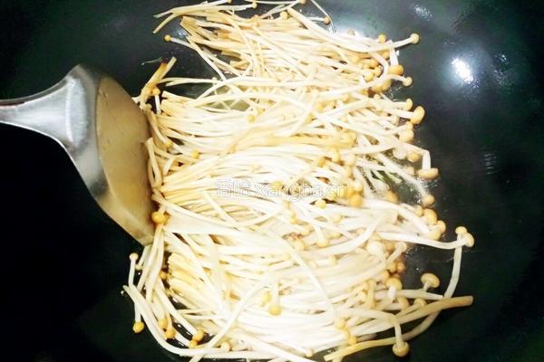 金针菇炒黄豆芽的做法图解7