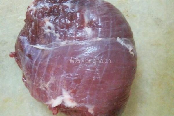 卤牛肉的做法图解1