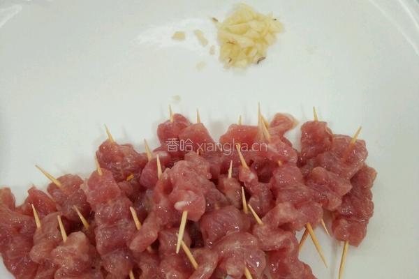 香辣牙签肉的做法图解2