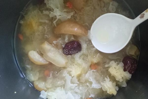 银耳雪梨糖水的做法图解3