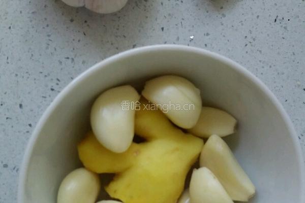 大蒜生姜红糖水的做法图解1