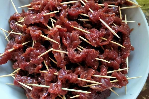 牙签牛肉的做法图解1