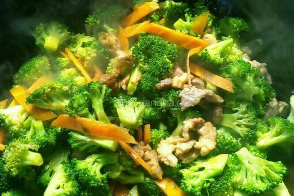 西兰花炒肉的做法图解7