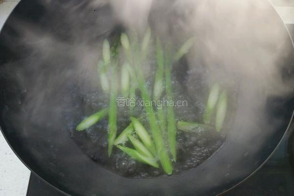 芦笋煎鸡蛋的做法图解4