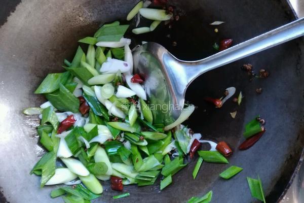 蒜苗炒肉的做法图解5