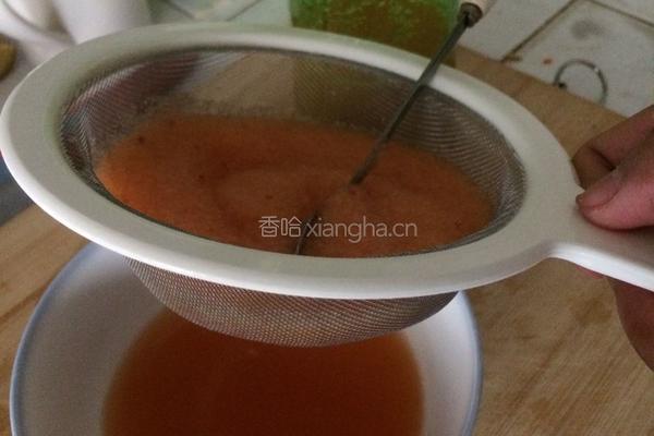 蜂蜜胡萝卜苹果汁的做法图解4