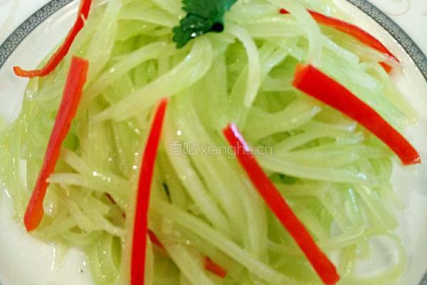 红椒莴笋丝的做法图解2