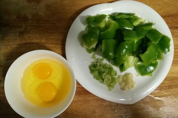 青椒炒鸡蛋的做法图解2