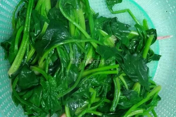 晚餐凉拌菠菜的做法图解5