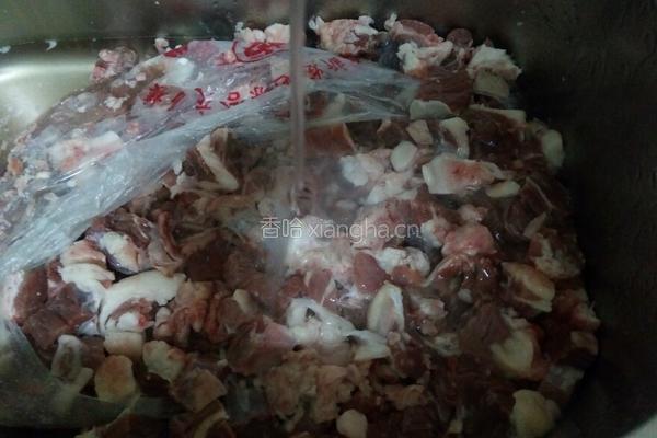 炖牛肉的做法图解1