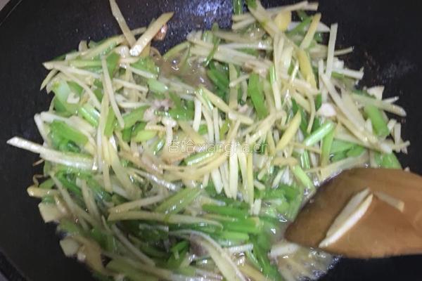 芹菜炒土豆丝的做法图解10