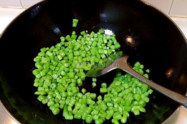 咸蛋炒四季豆的做法图解7