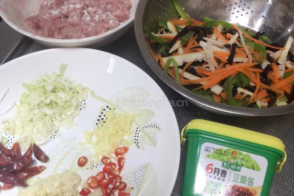 酸甜鱼香肉丝的做法图解1