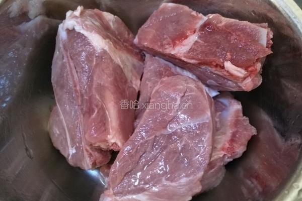 酱猪骨的做法图解1