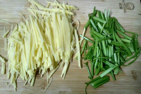 炝芹菜土豆丝的做法图解2