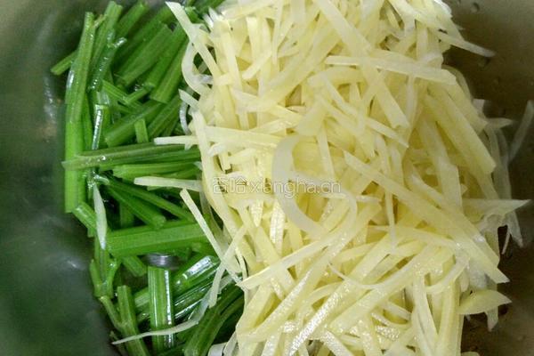 炝芹菜土豆丝的做法图解9