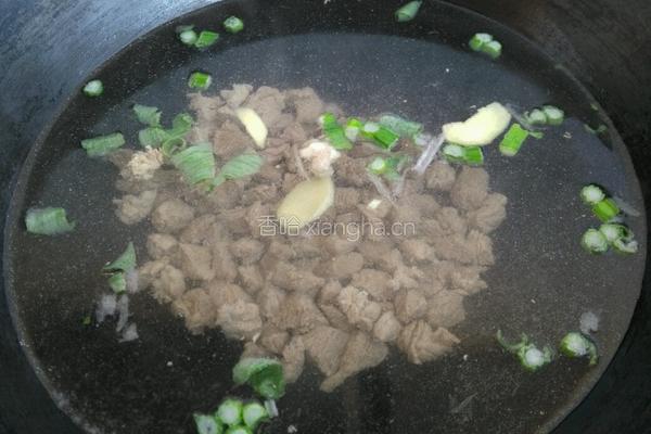 清汤牛肉炖萝卜的做法图解4