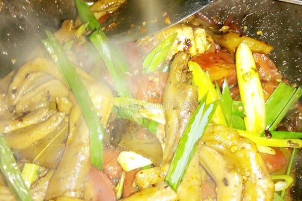 胡萝卜烧鸭掌的做法图解7