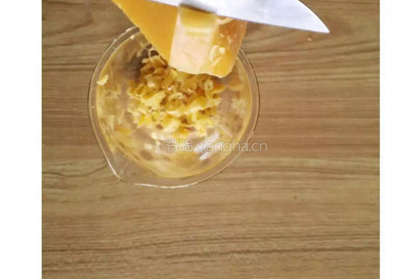 纯手工天然蜂蜜润唇膏的做法图解1