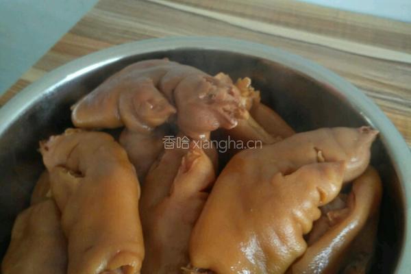 卤猪脚的做法图解3