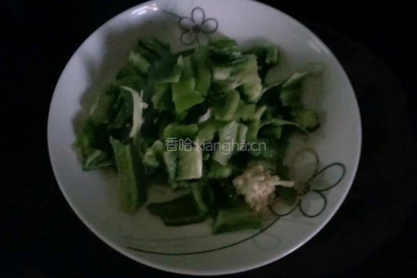 青椒炒牛肉的做法图解1