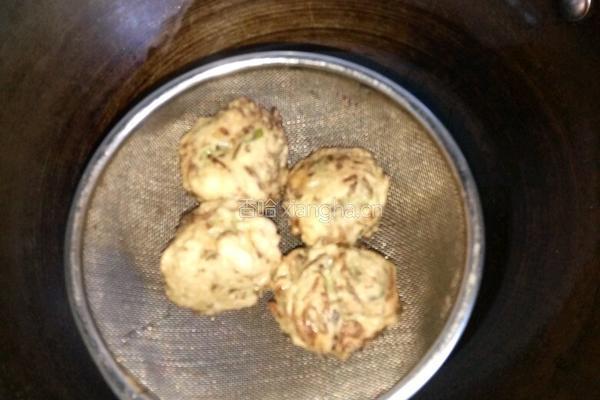 油炸萝卜丝丸子的做法图解8