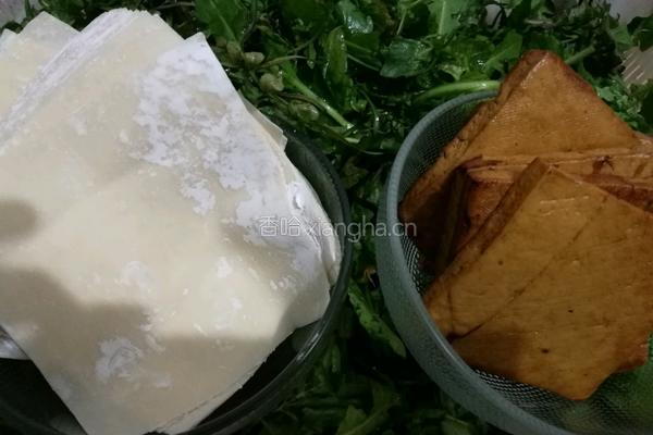 荠菜香干春卷的做法图解1
