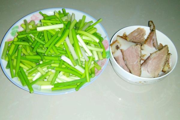 蒜苔炒腊肉的做法图解1