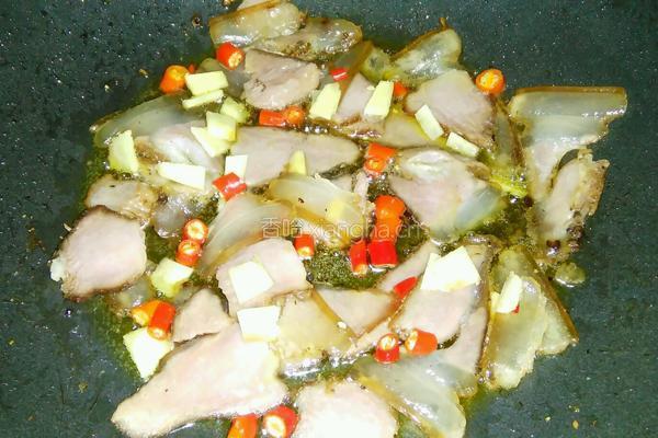 蒜苔炒腊肉的做法图解3