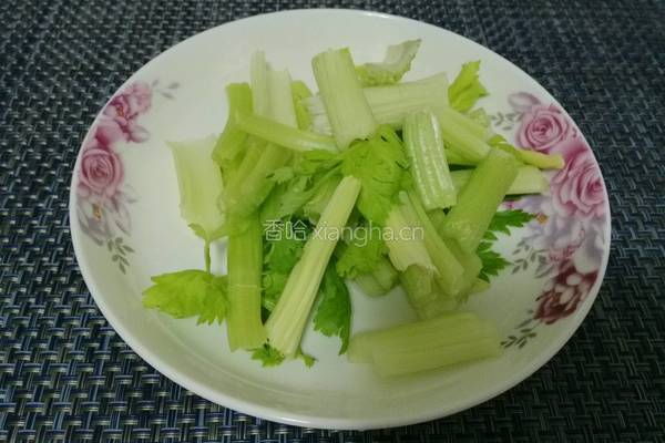 虾皮醋拌芹菜的做法图解2
