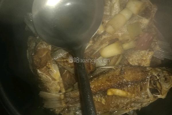 酥骨鲫鱼的做法图解5