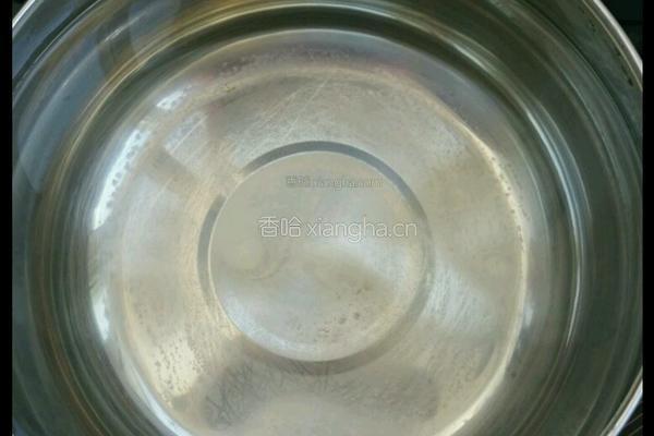 皮蛋火腿粥的做法图解1