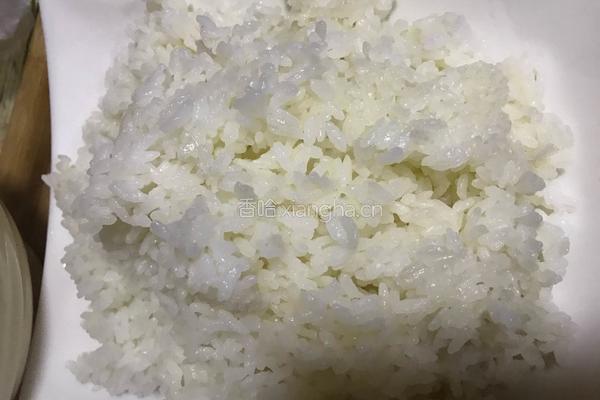 青椒肉粒炒饭的做法图解1
