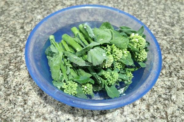清炒芥兰的做法图解2