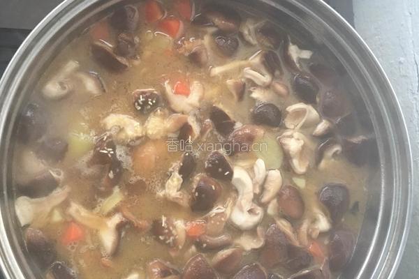 鸡腿炖香菇的做法图解7