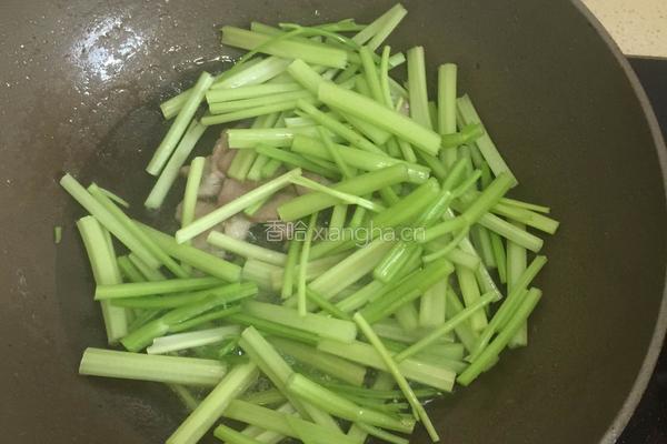 芹菜炒粉条的做法图解5