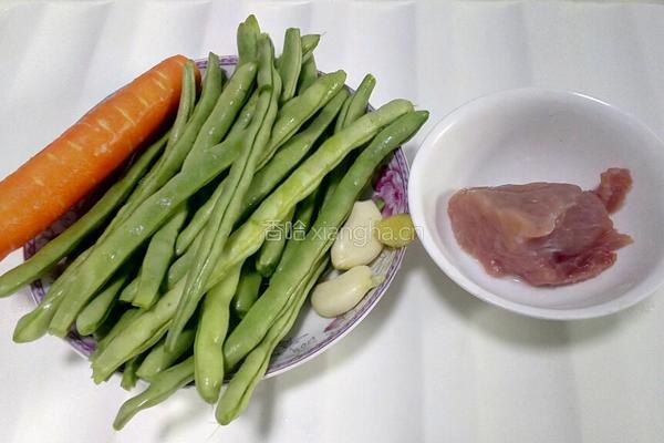 豆角炒肉的做法图解1